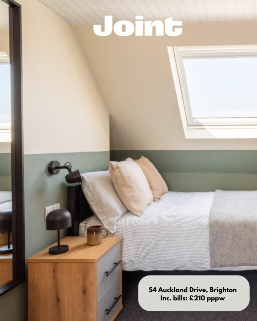 🏠 54 Auckland Drive, another one of our gorgeous PREMIUM houses ✨⁠
⁠
Rooms here are filling up fast, but we've still got a few up for grabs!⁠
⁠
With our premium houses, you get extra perks like:⁠
🎮 Games console⁠
🖥️ Monitor screens in every room⁠
☕ Coffee machine⁠
🚌 Help with uni travel costs⁠
⁠
Sound like your kind of house? Get in touch today on jointliving.co.uk 🔑